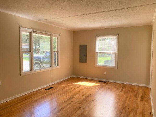 Building Photo - 406 Westside Heights Dr