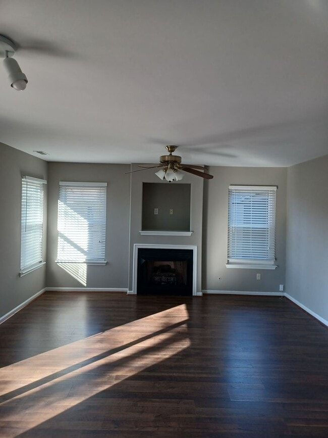 Building Photo - Beautiful 4 Bedroom Home in Virginia Beach