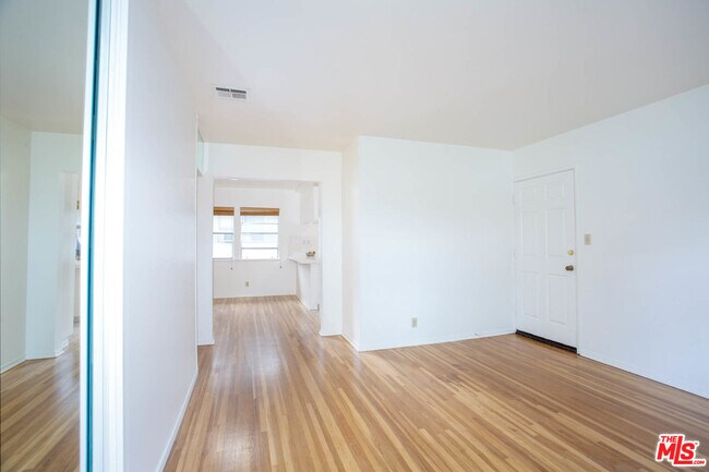 Building Photo - 3616 Kalsman Dr