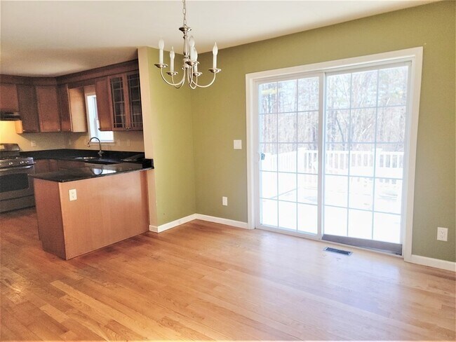 Foto del edificio - 97 Packard Rd