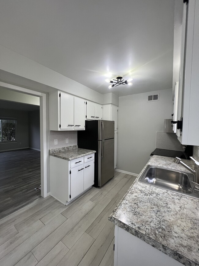 Foto del edificio - 4824 Mansfield Ave