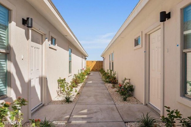 Building Photo - 3 br, 2 bath Apartment - 619 CATHEDRAL HILLS