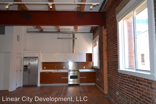 Building Photo - 2121 E 7th Pl