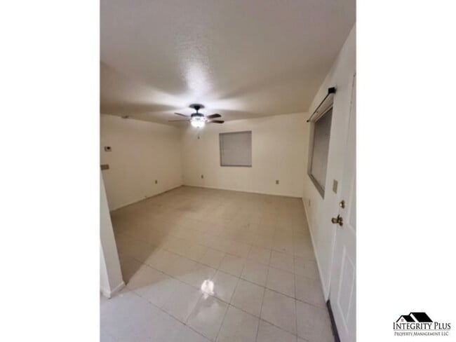 Foto del edificio - 3 bedroom 2 bath