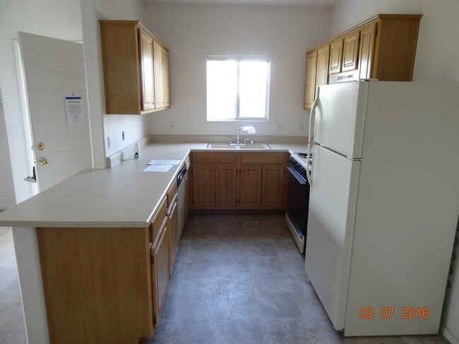 Building Photo - 5655 E Sahara Ave