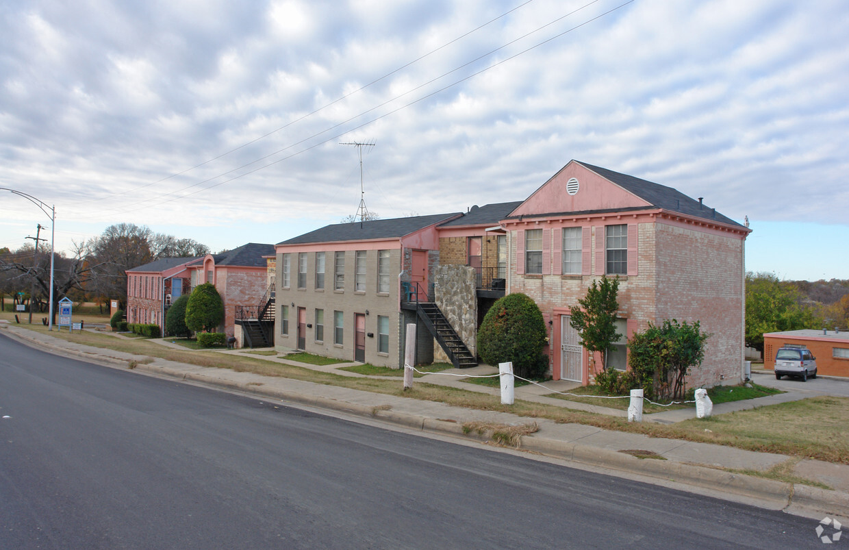 Primary Photo - Sycamore Park Apartments