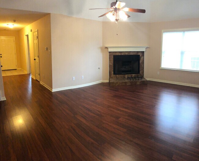 Foto del edificio - 9237 Lakeshore Dr