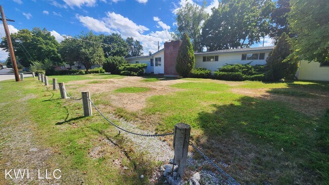 Foto del edificio - 4 br, 1.5 bath House - 14220 E Valleyway Ave