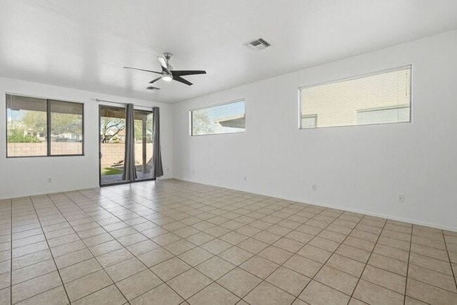Foto del edificio - Serene 3-Bed Green Valley Home with Private Fenced Yard & 2-Car Garage