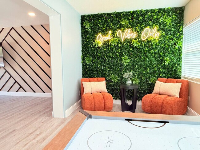 Foto del edificio - 3120 Drake Dr