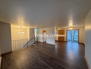 Building Photo - 11923-11925 E Railroad Cir