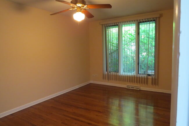 Building Photo - 1157 Shermer Rd
