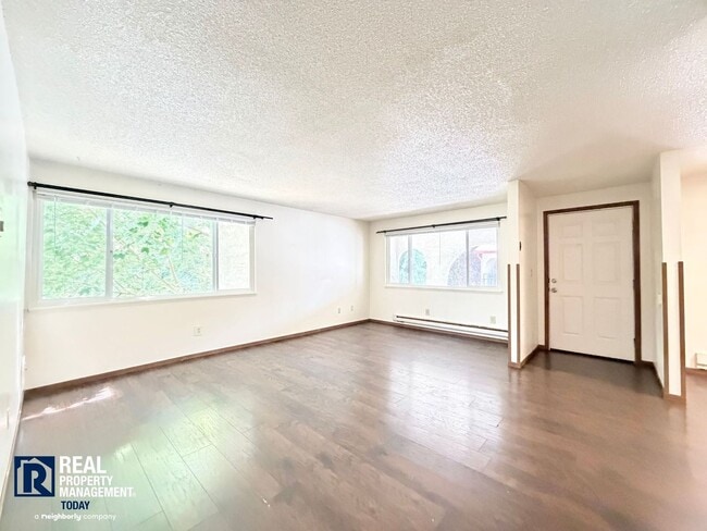 Building Photo - 6115 Glen Mary Ln SE