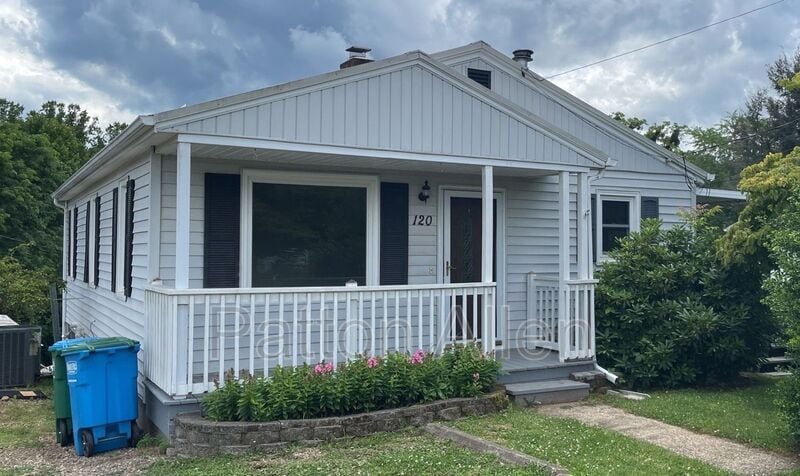 Foto principal - 120 Cedar Hill Rd