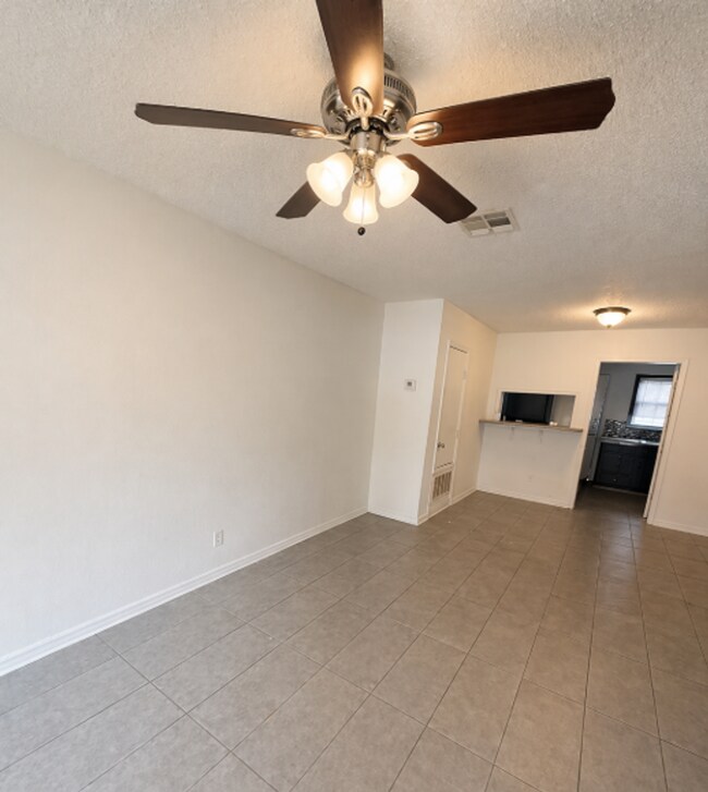 Foto del edificio - AVAILABLE NOW; APPLY AT OUR WEBSITE TODAY