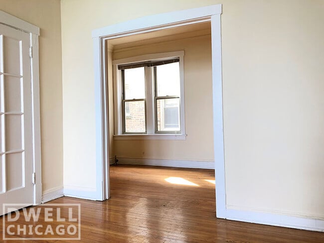 Building Photo - 1051 W North Shore Ave
