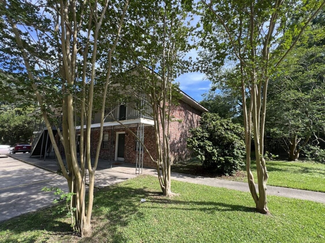 Garden View Apartments/Lee St. - Garden View Apartments/Lee St.