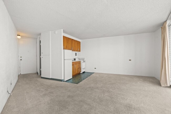 Building Photo - A Studio with A/C, a full kitchen in Ala M...