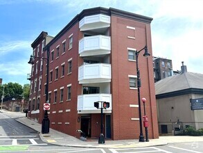 Building Photo - 560 Commercial St
