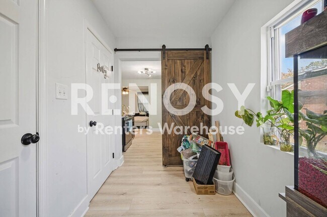 Foto del edificio - 981 Wolcott Ave