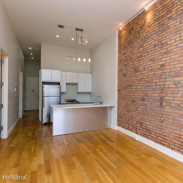 Building Photo - 544 Throop Ave