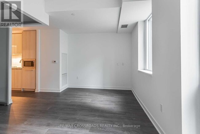 Building Photo - 115 Blue Jays Way