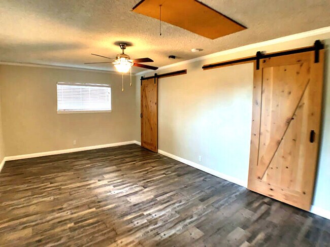 Building Photo - 3980 Sand Ridge Rd