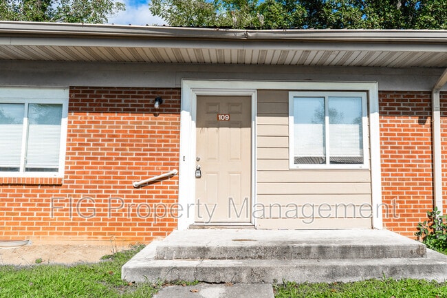 Building Photo - 109 Louella Dr
