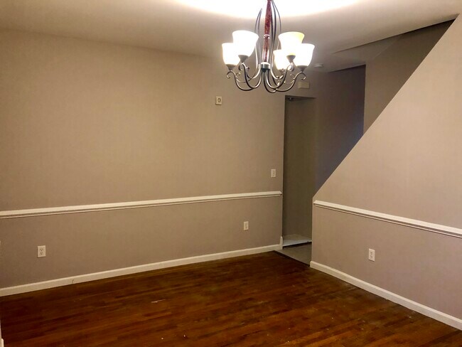 Dining Room - 2110 W Lexington St