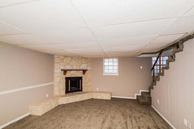 Building Photo - 5270 Jean Dr
