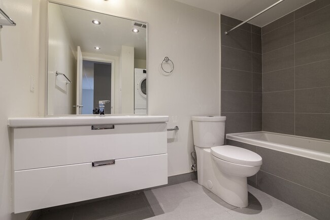 Building Photo - 1550 Avenue Filion