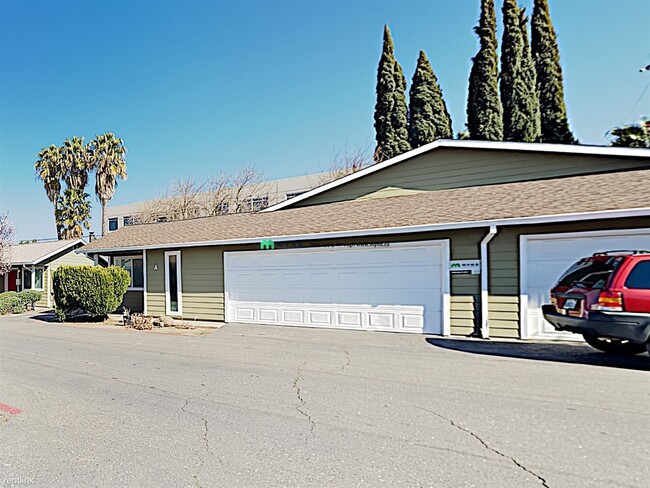 Building Photo - 2 br, 2 bath  - 7041 Greenback Ln Apt A Apt A