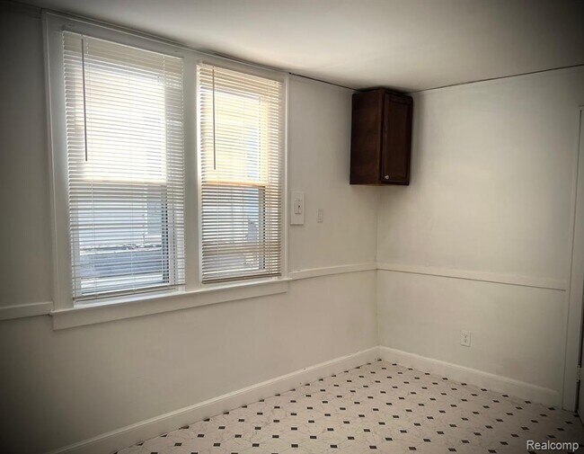 Foto del edificio - 5257 Cecil Ave