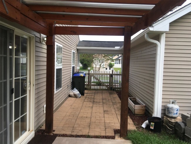 Building Photo - 225 Savannah River Dr