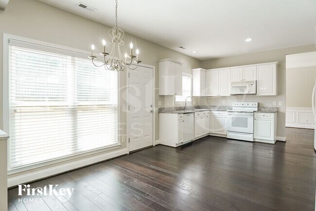 Foto del edificio - 531 Forest Lakes Dr