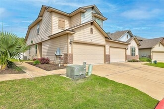 Building Photo - 711 Rolling Oak Dr