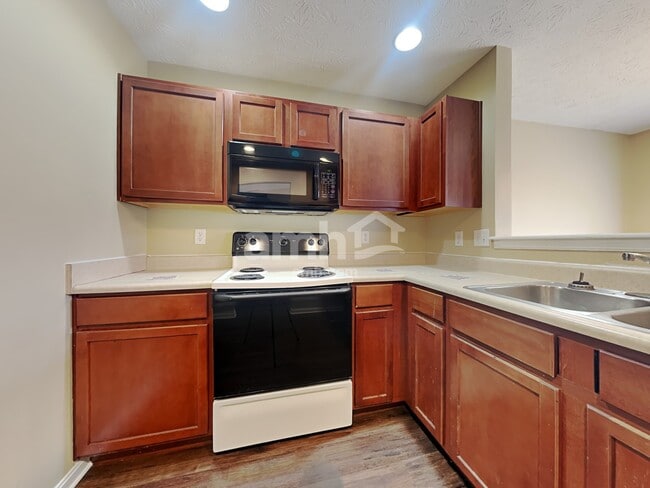 Foto del edificio - 1015 Meadowsweet Dr