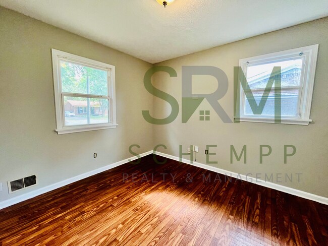 Foto del edificio - **NOW AVAILABLE** Updated 3BR Ranch in Shively Section 8 Accepted