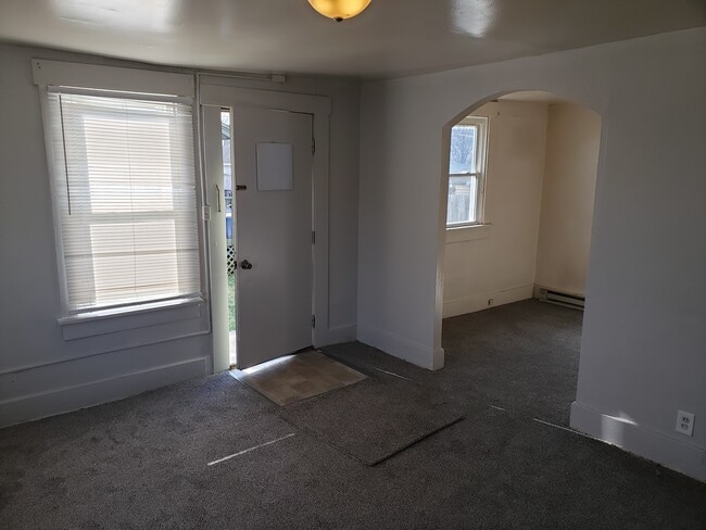 Building Photo - 435 N Poplar St
