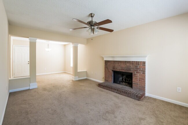 Foto del edificio - 134 Summer Crest Pl SW