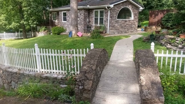 Photo - 6312 Lake Rd House