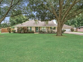 Building Photo - 6970 Ellen Ln