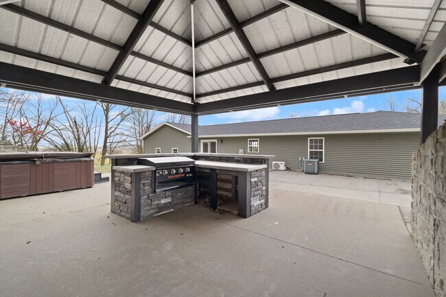 Building Photo - 1578 E 100 N