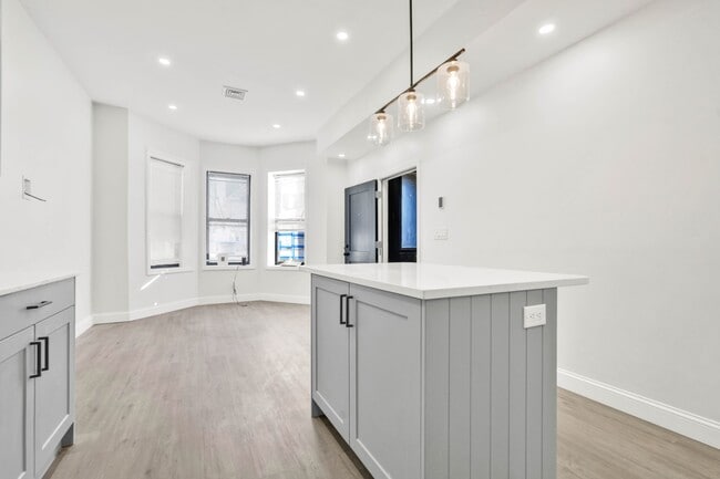 Foto del edificio - 1308 Rogers Ave