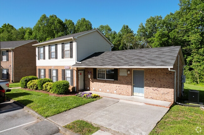 Oficina de arrendamiento - Linville Ridge Apartments