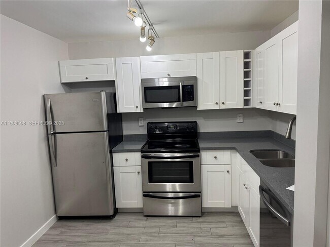 Foto del edificio - 721 N Pine Island Rd