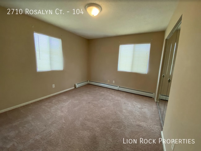 Building Photo - 2710 Rosalyn Ct
