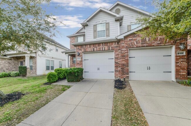 Jardín delantero - 8126 Montague Manor Ln
