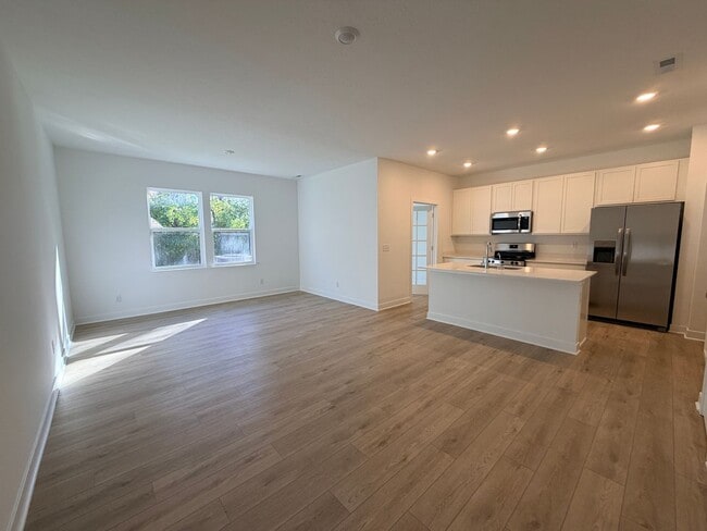 Foto del edificio - 7657 Marin Pkwy