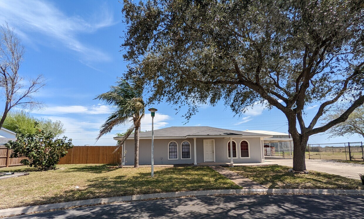 Primary Photo - 5004 Oleander Dr